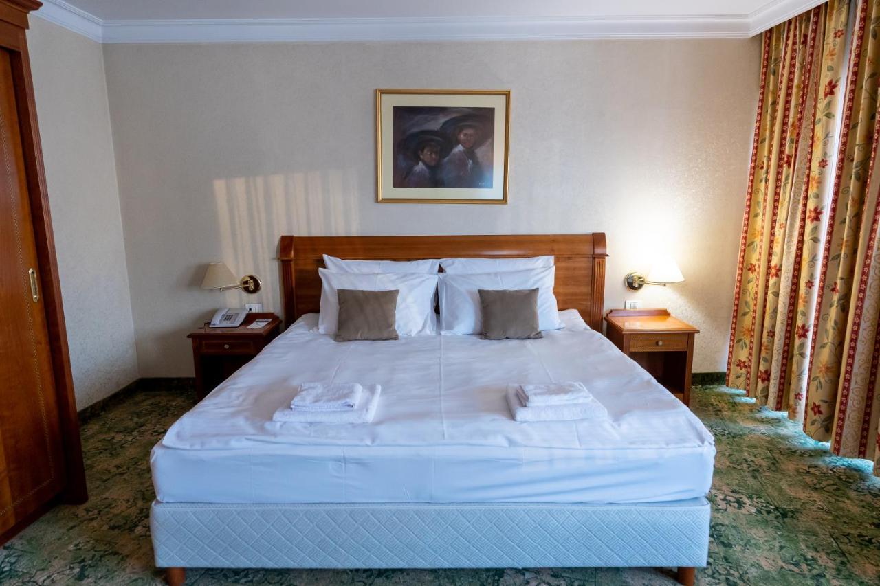 Best Western Hotel Turist Skopje Bagian luar foto