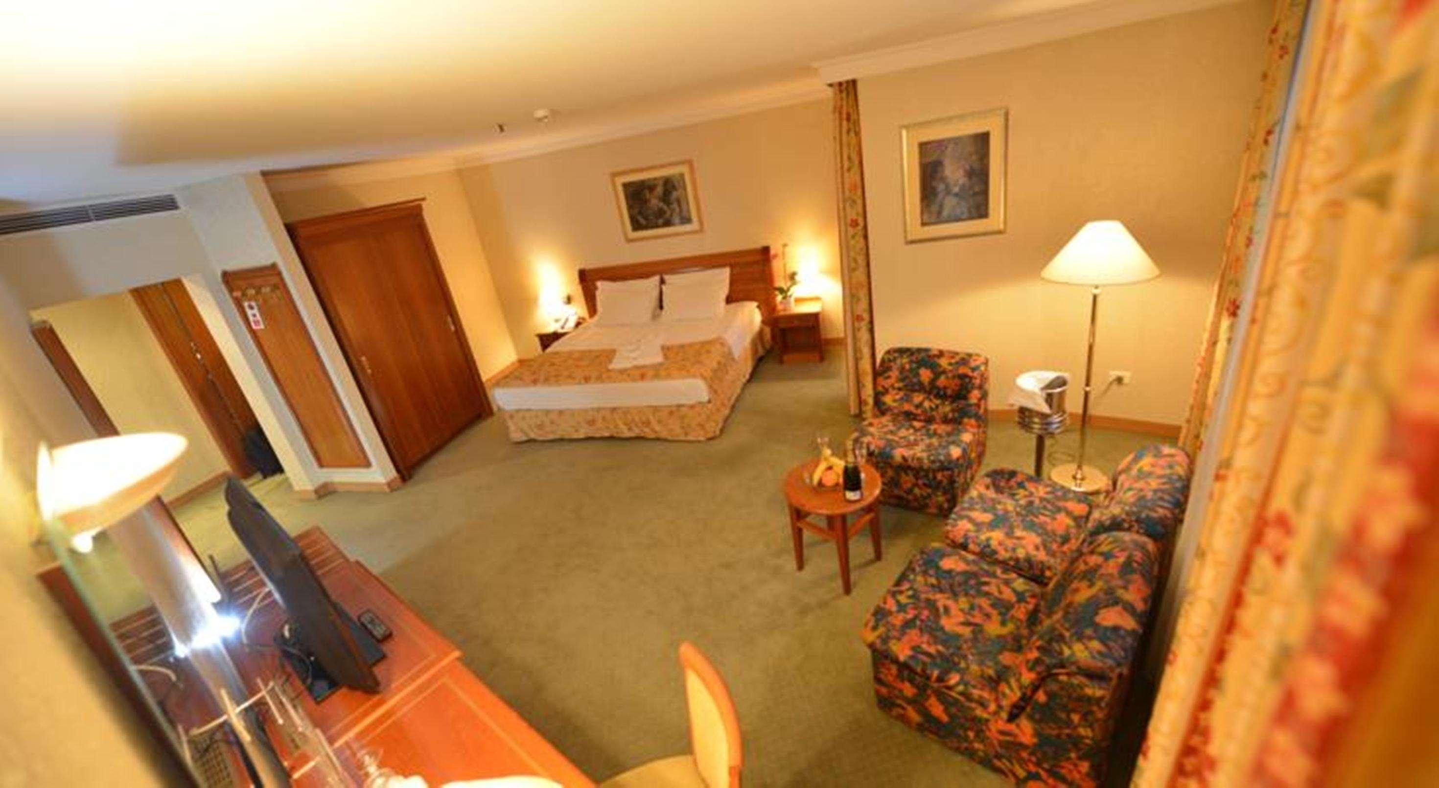 Best Western Hotel Turist Skopje Bagian luar foto